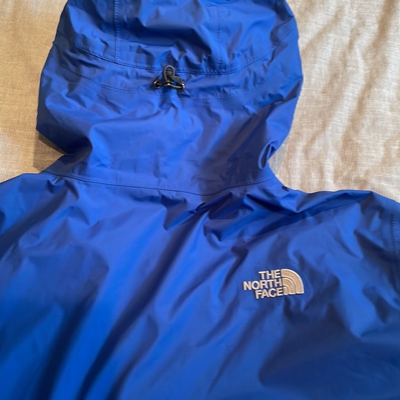 The North Face Rain Jacket 🔥🔥🥶 - Picture 6 of 7